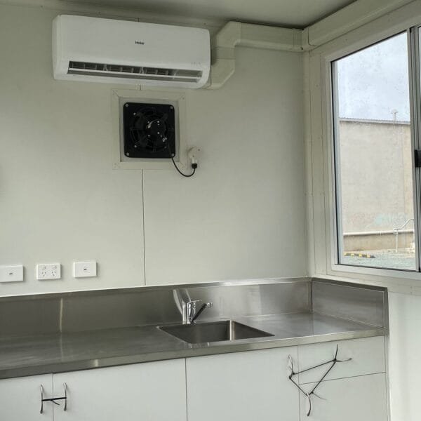 premiershippingcontainers_1633559635_2678814835091113485_4553681639-600x600-1-1-1.jpg